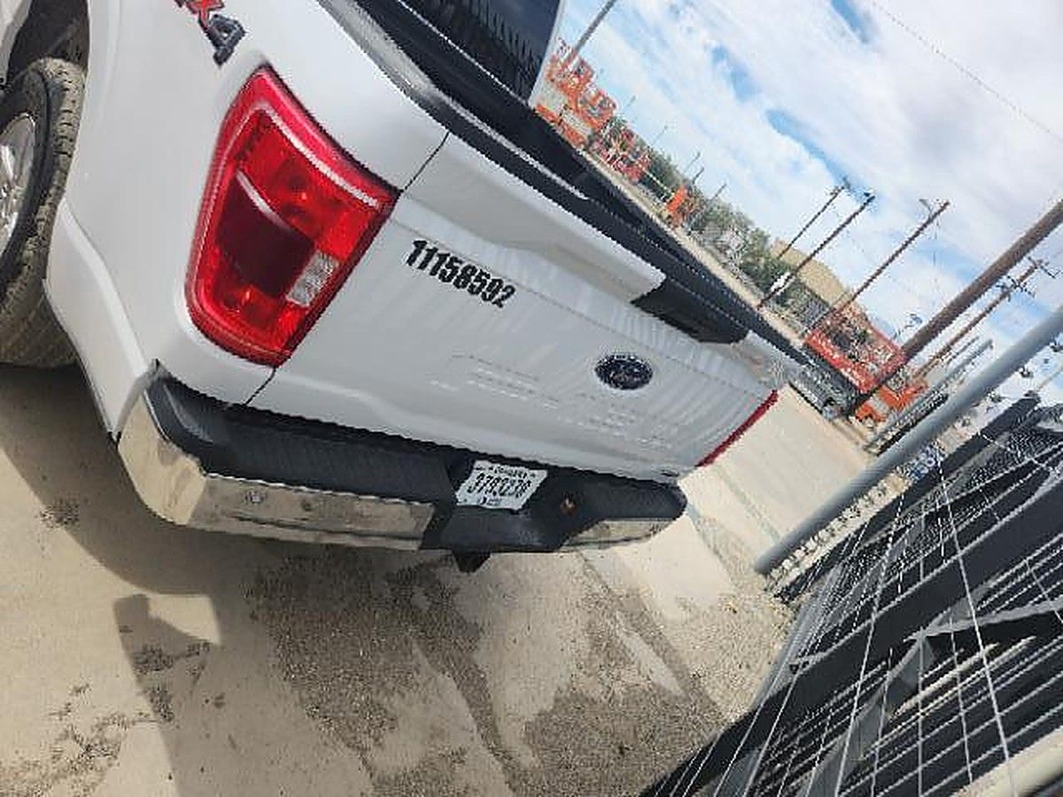 FORD F150CREWXLG4WD photo 2