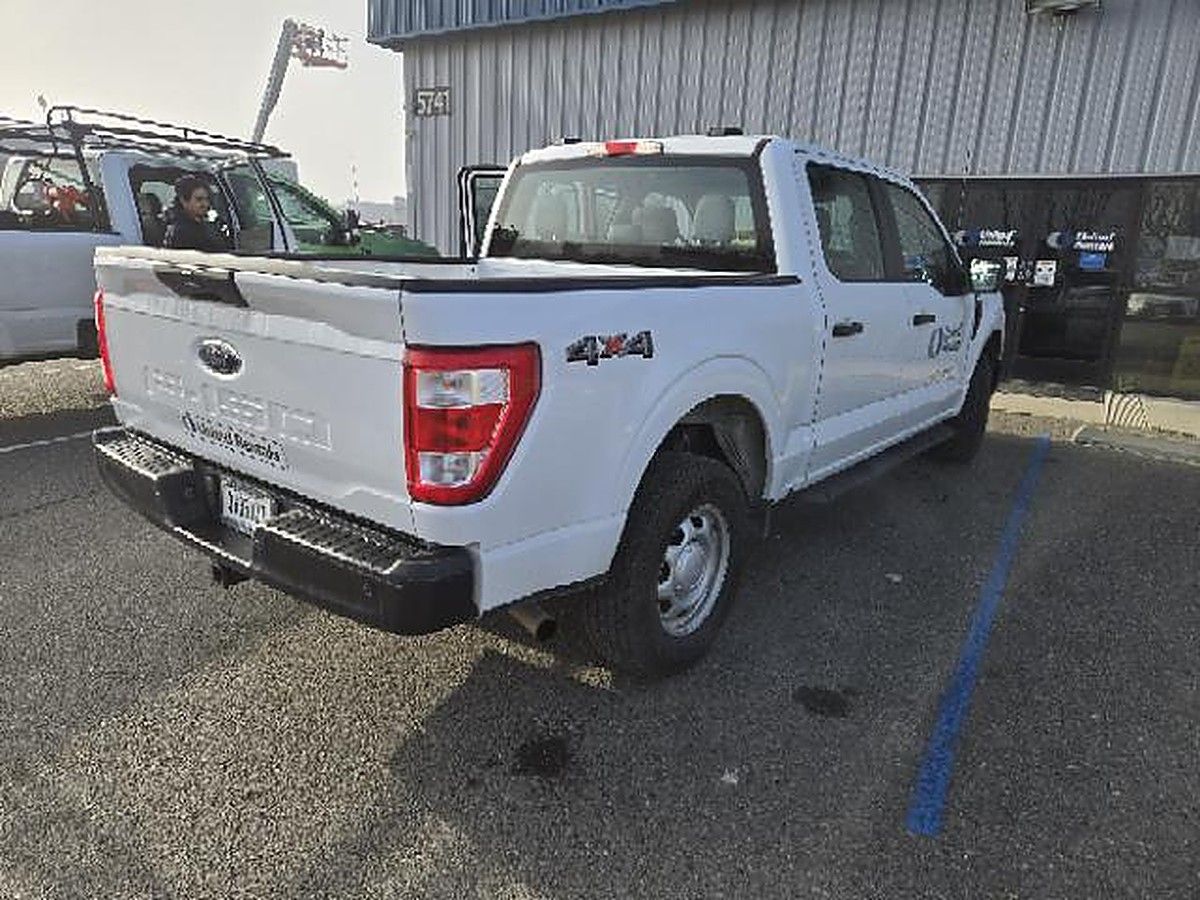 FORD F150CREWXLG4WD photo 2