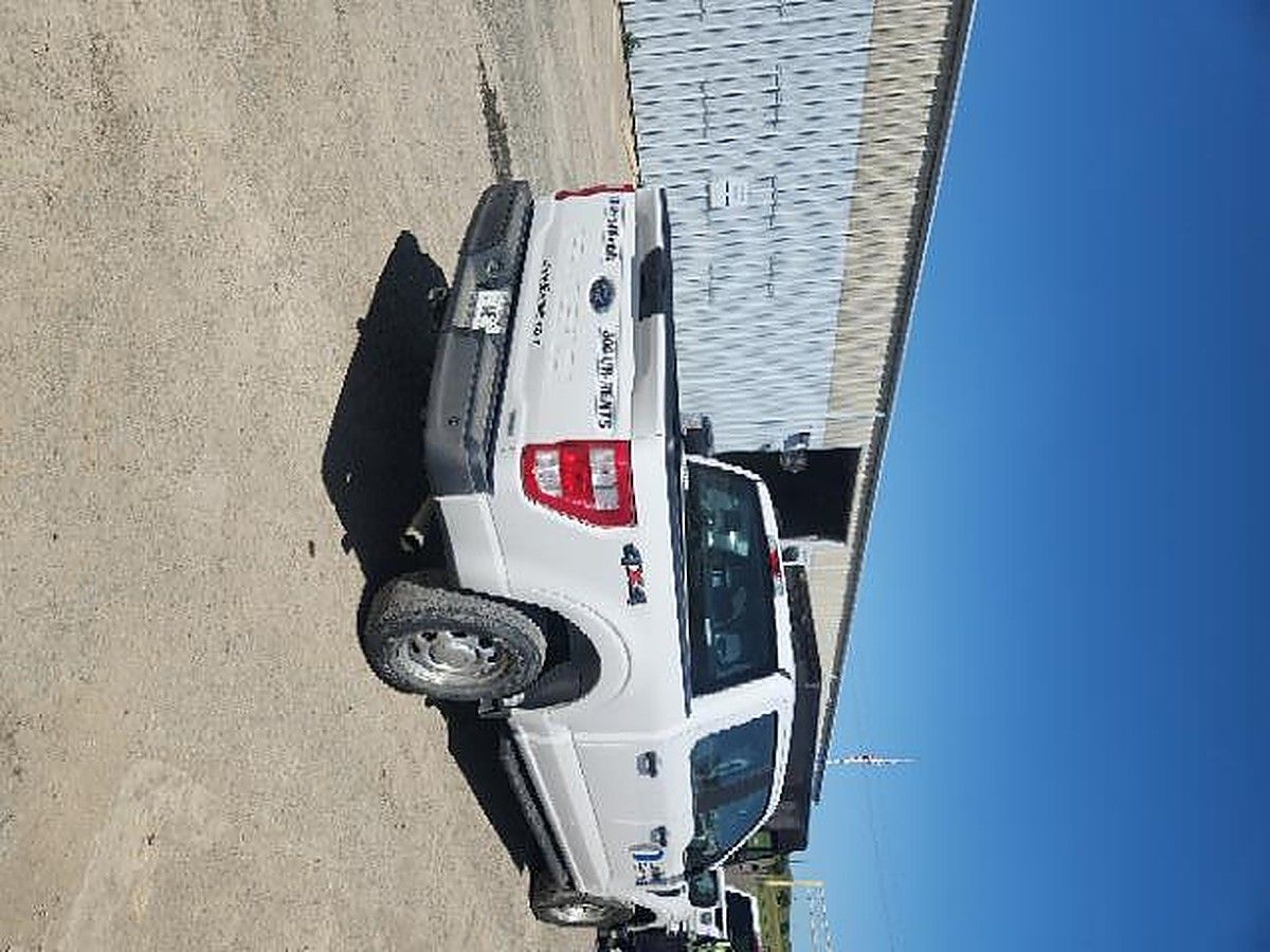 FORD F150CREWXLG4WD photo 2