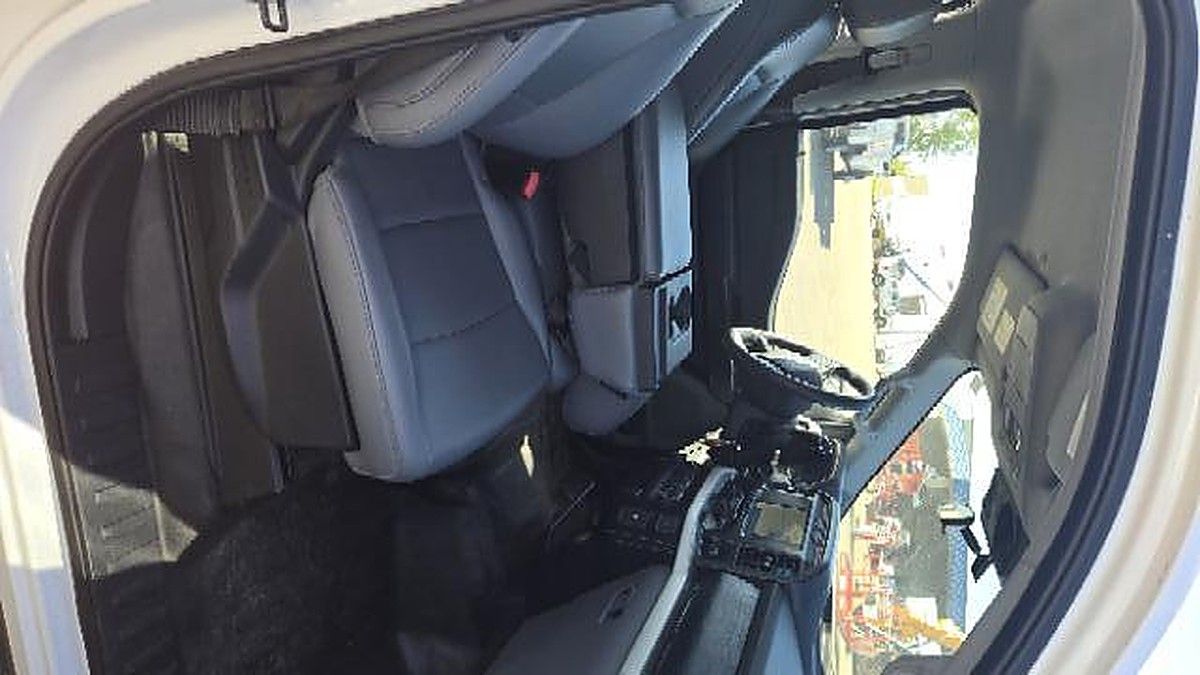 FORD F150CREWXLG4WD photo 8