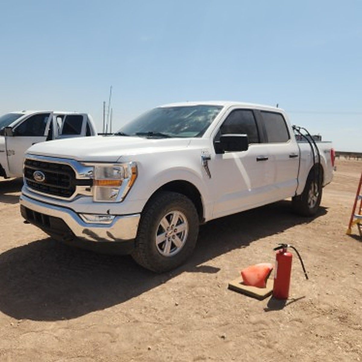 FORD F150CREWXLTG4WD photo 2