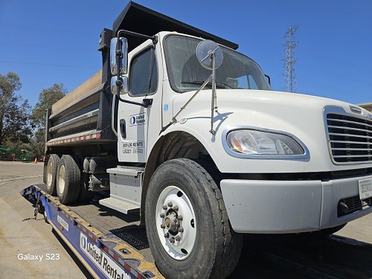 FREIGHTLNR M2106 photo 12