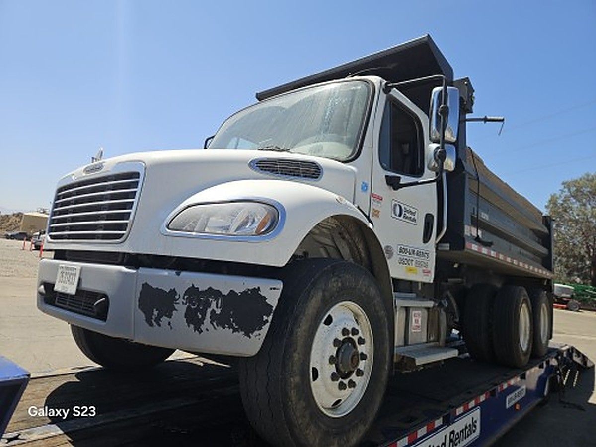 FREIGHTLNR M2106 photo 8
