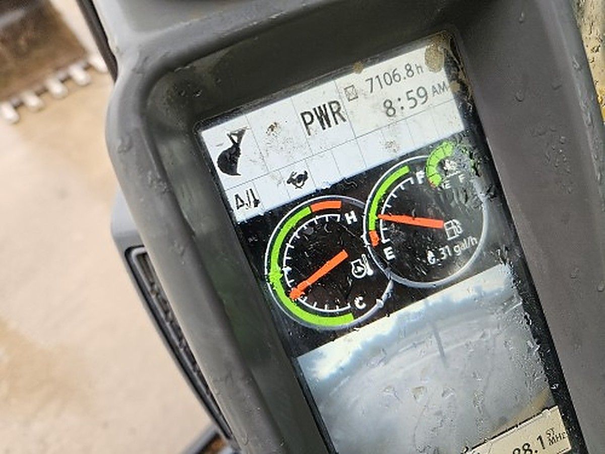 JOHN DEERE 245G LC photo 13