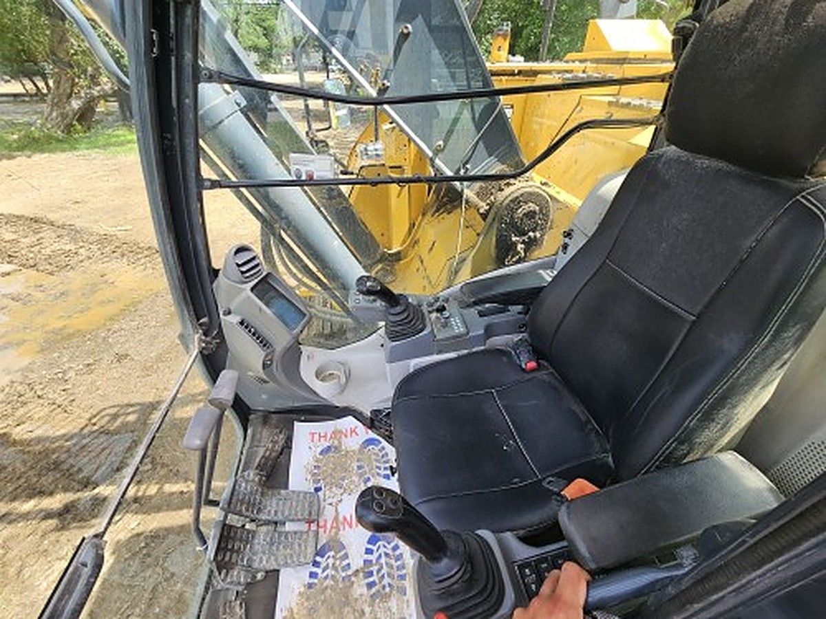 JOHN DEERE 245G LC photo 8