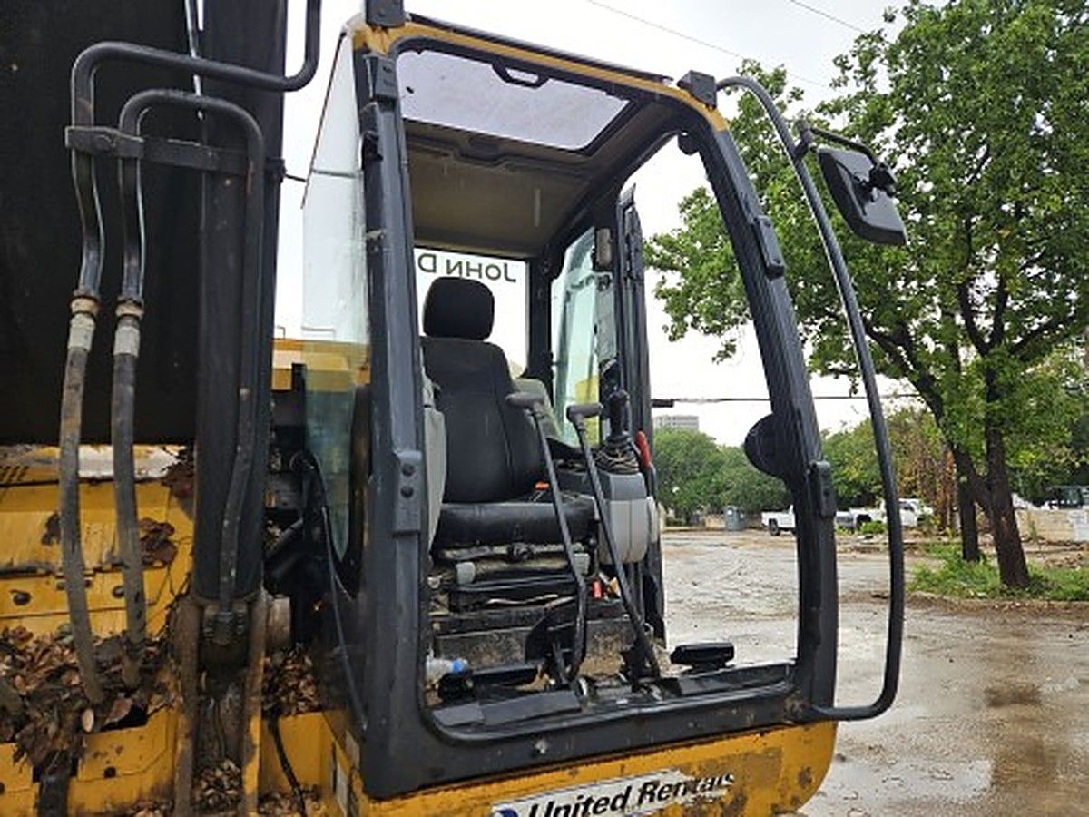 JOHN DEERE 245G LC photo 9