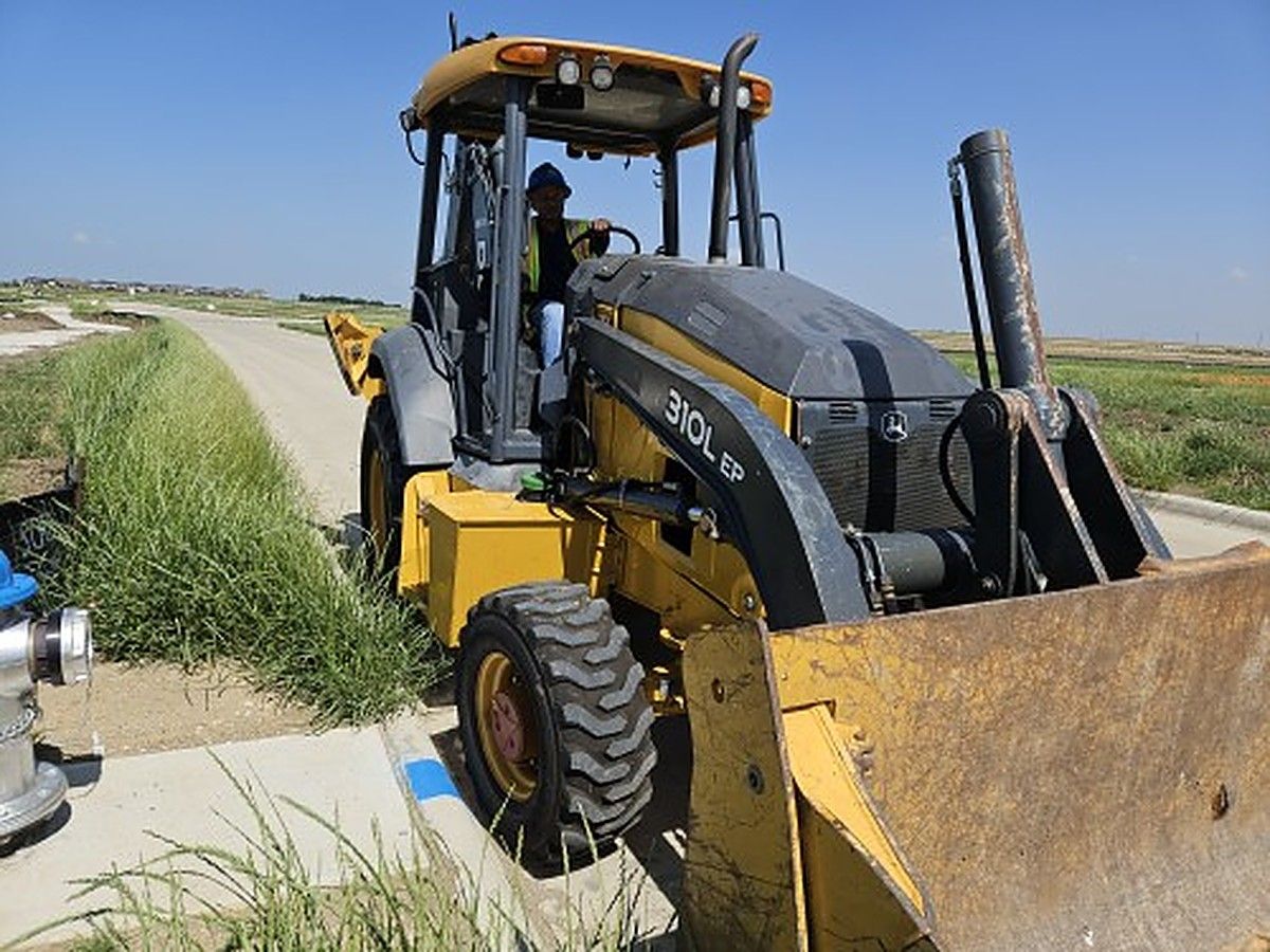 JOHN DEERE 310L EP photo 3