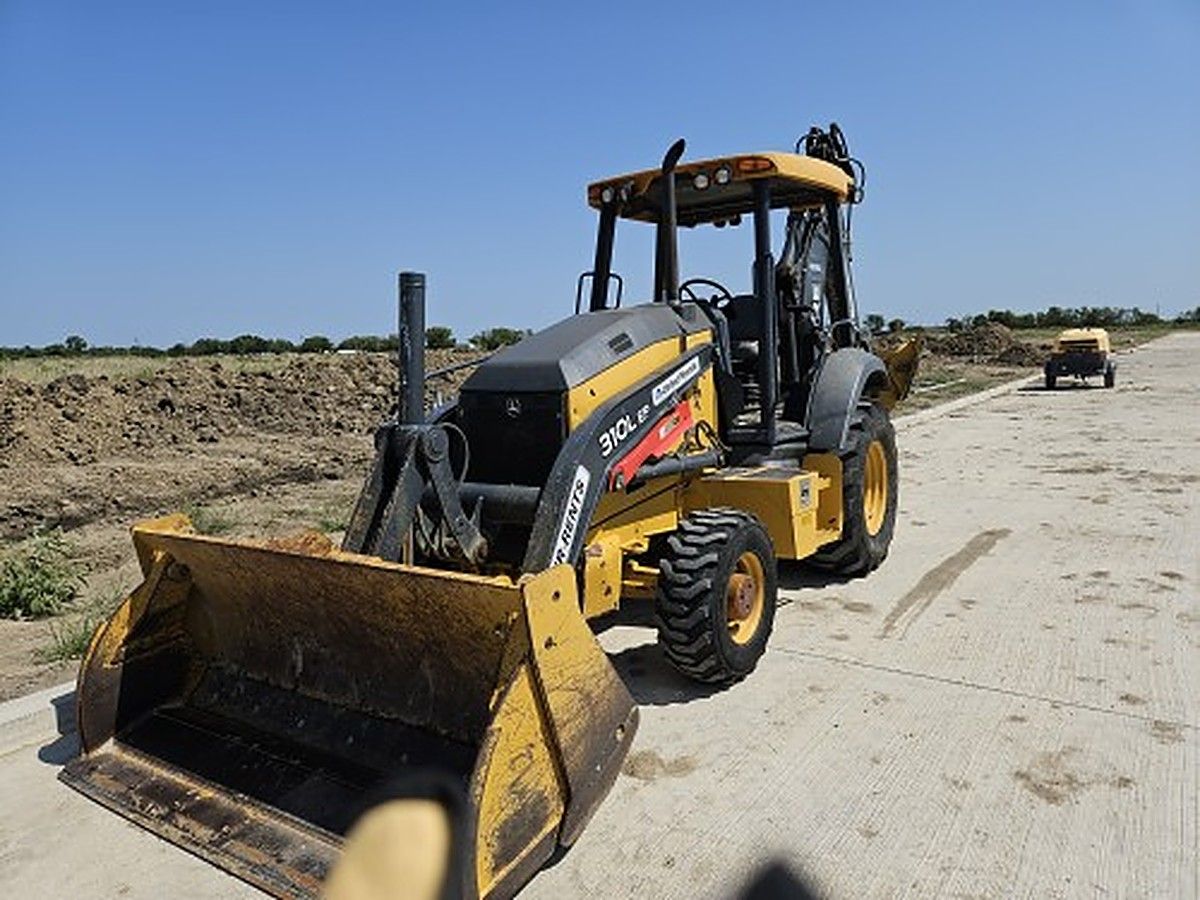 JOHN DEERE 310L EP photo 4