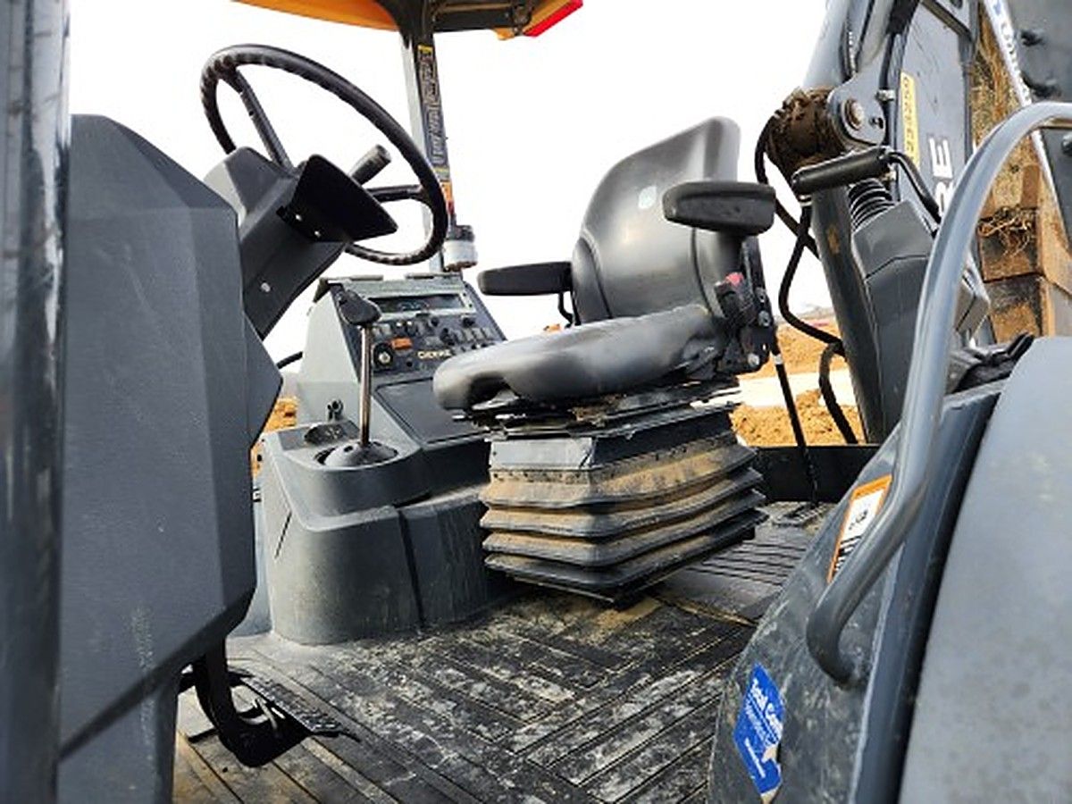 JOHN DEERE 310L EP II photo 2