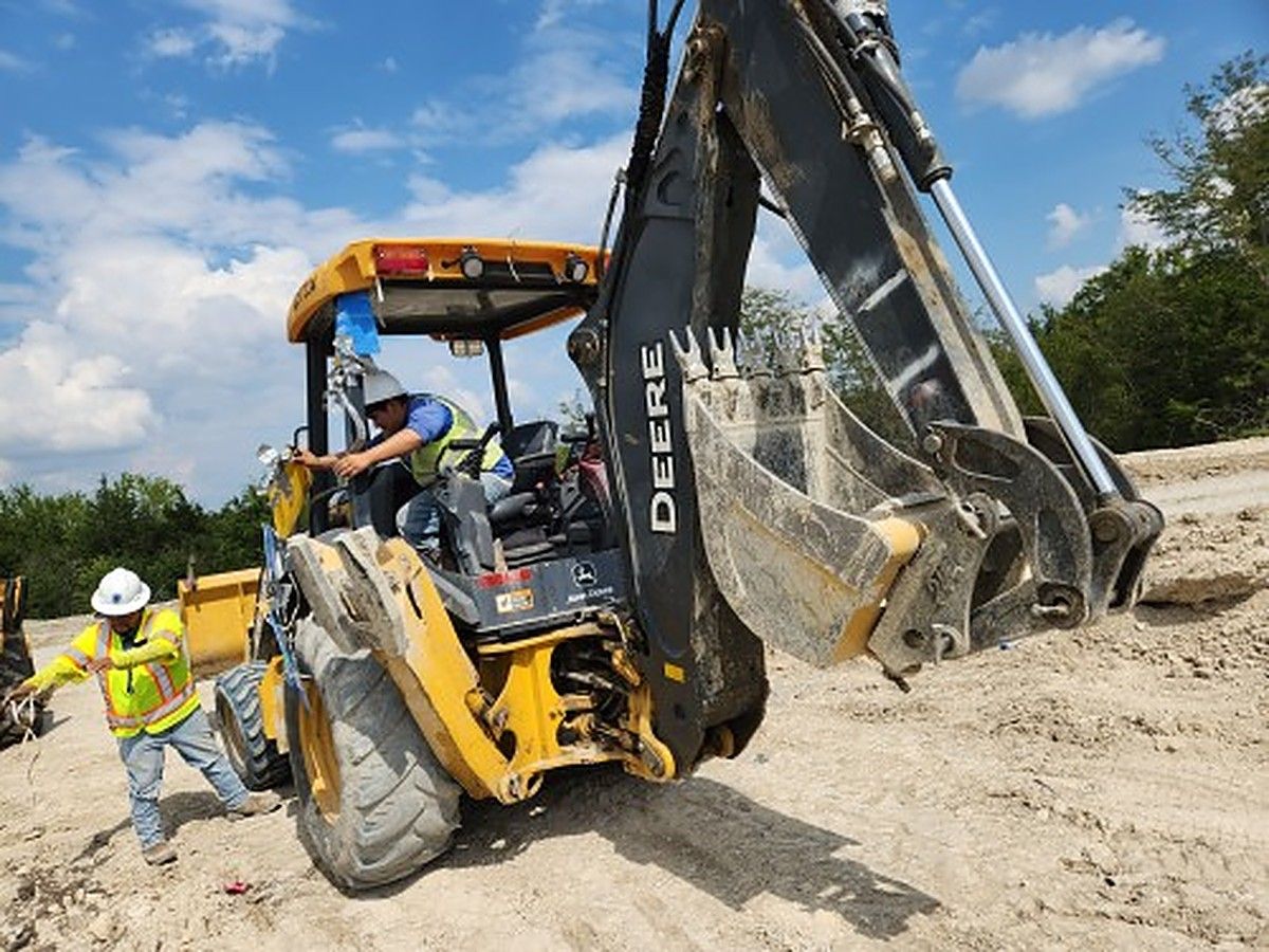 JOHN DEERE 310L EP II photo 7