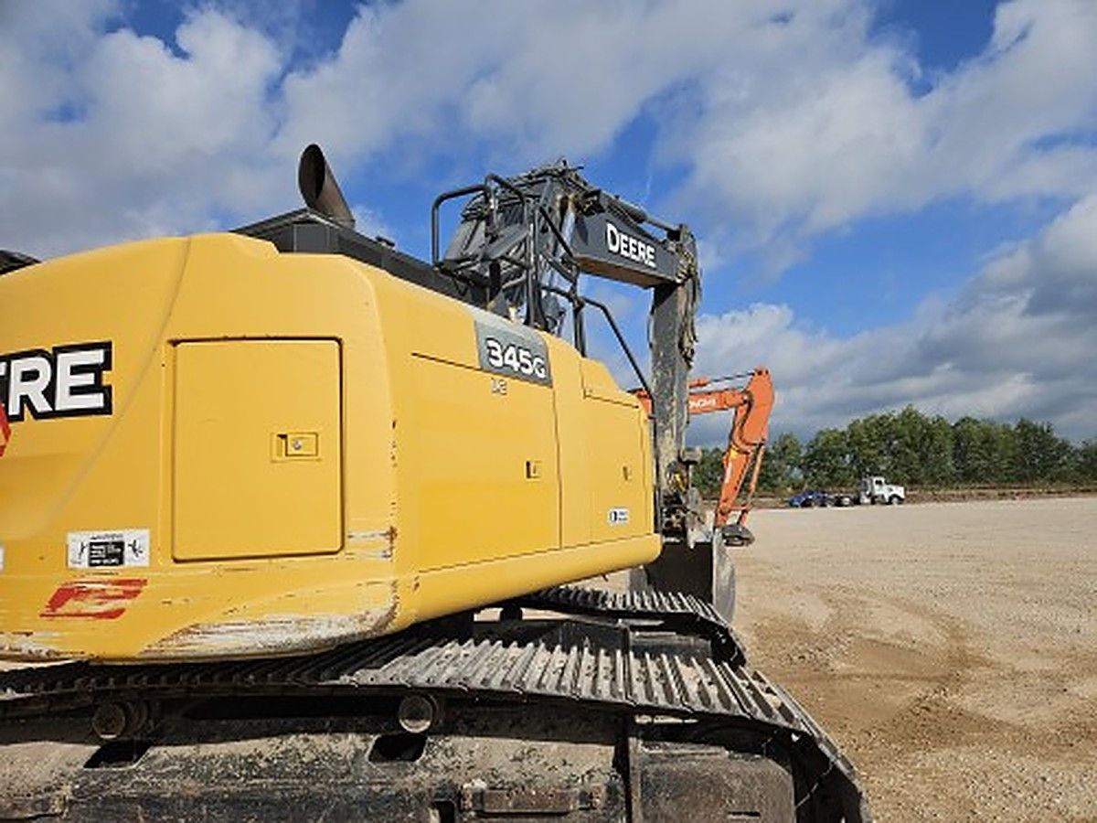 JOHN DEERE 345G LC photo 9