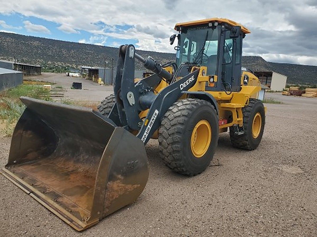 JOHN DEERE 544P photo 9