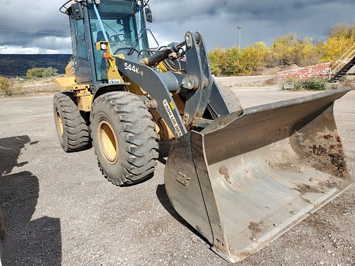 JOHN DEERE 544P photo 10
