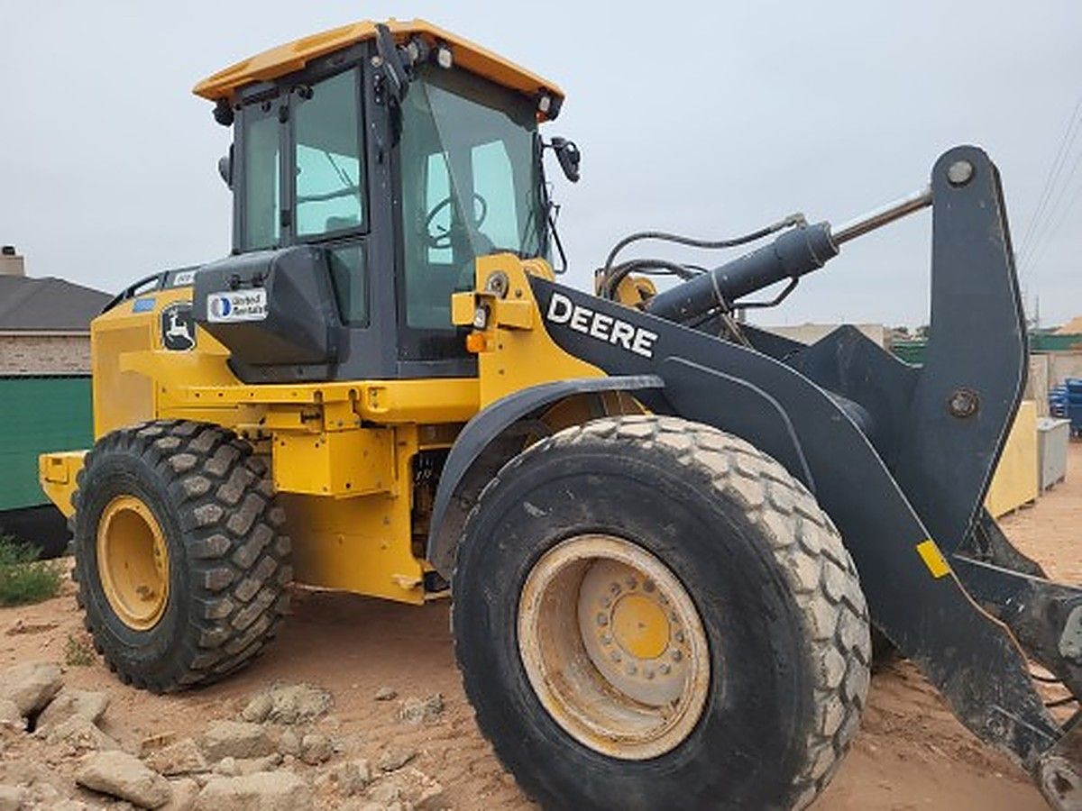 JOHN DEERE 544P photo 8