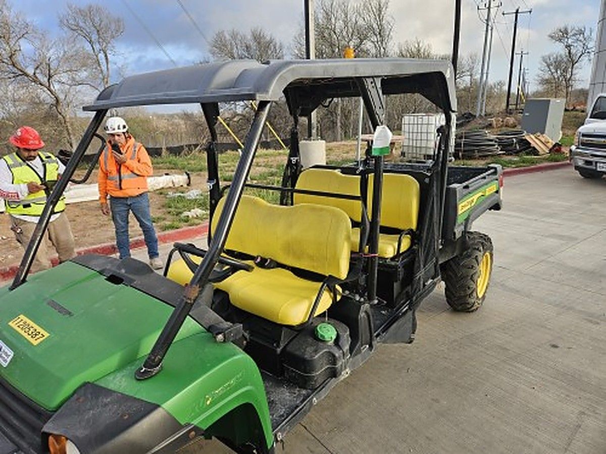 JOHN DEERE XUV855M S4 photo 3