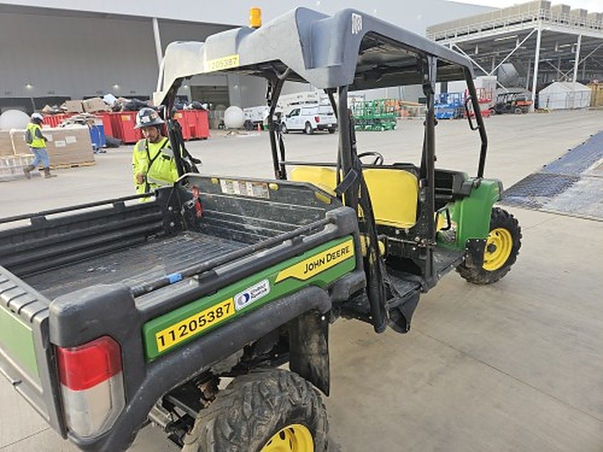 JOHN DEERE XUV855M S4 photo 4