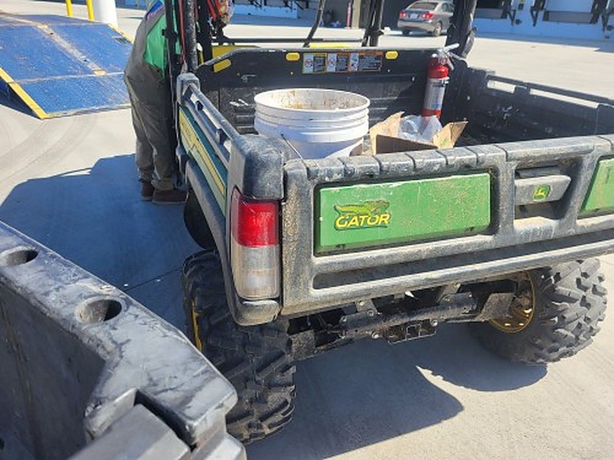JOHN DEERE XUV855M S4 photo 9