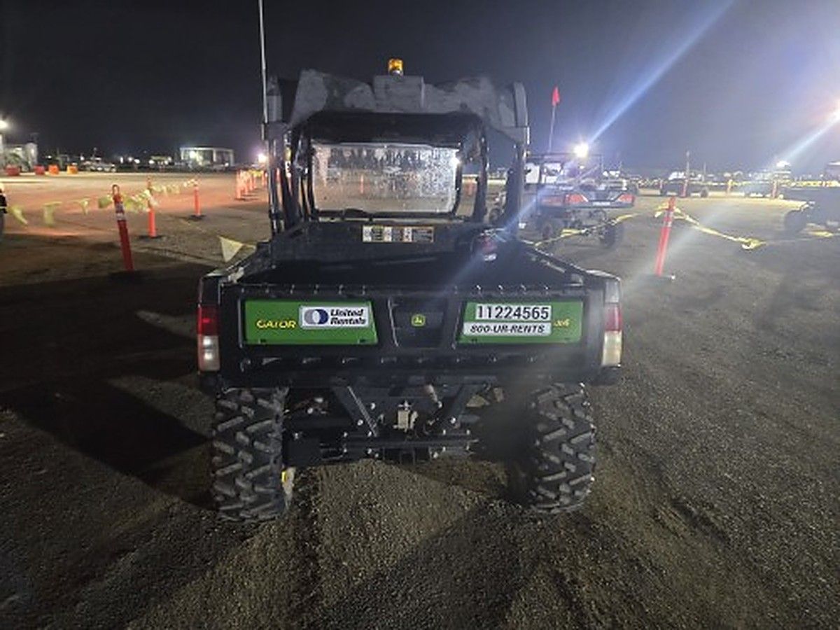 JOHN DEERE XUV855M S4 photo 2