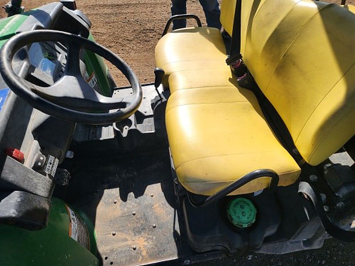 JOHN DEERE XUV855M S4 photo 8