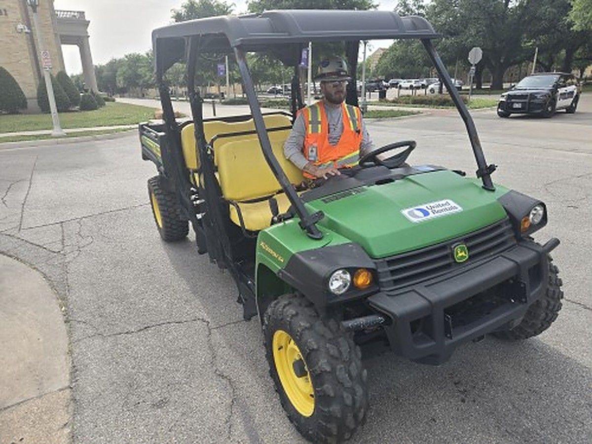 JOHN DEERE XUV855M S4 photo 3