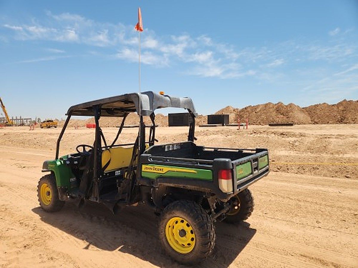 JOHN DEERE XUV855M S4 photo 2