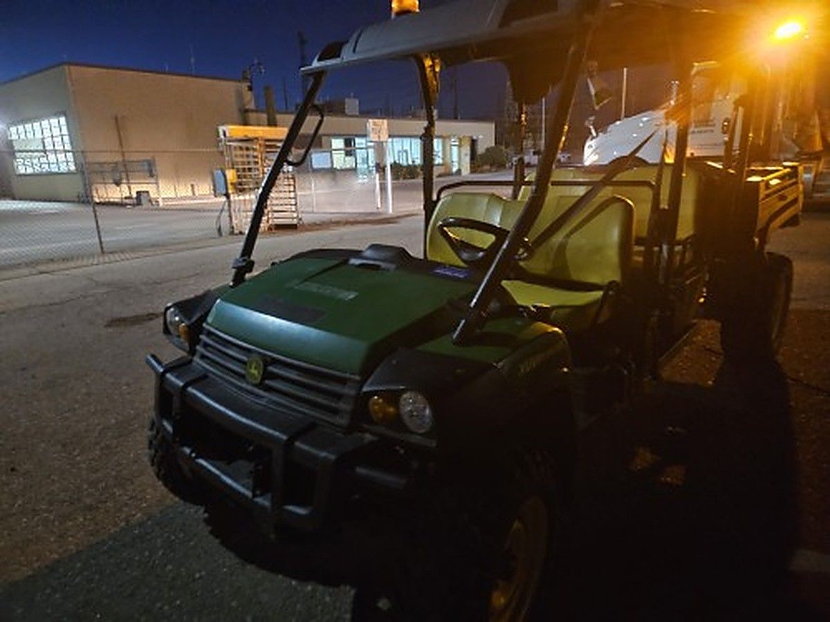 JOHN DEERE XUV855M photo 2