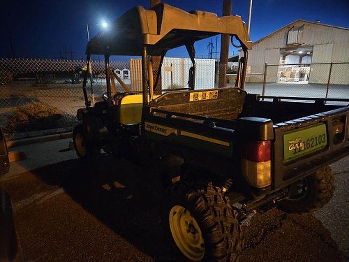 JOHN DEERE XUV855M photo 3