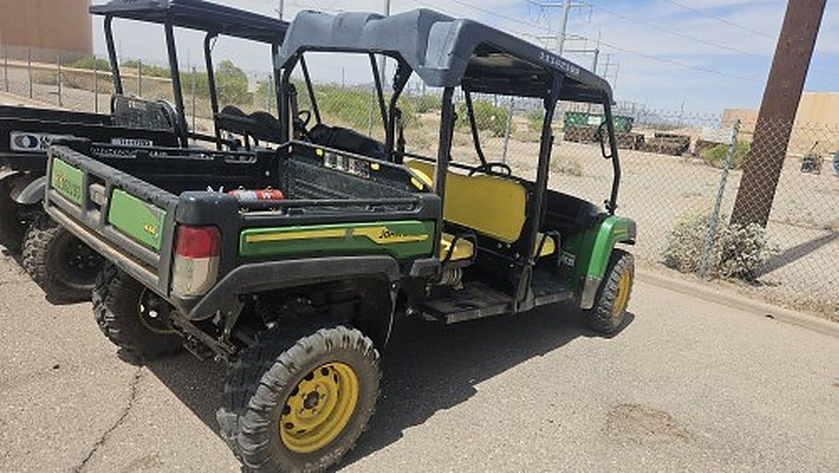 JOHN DEERE XUV855M photo 6