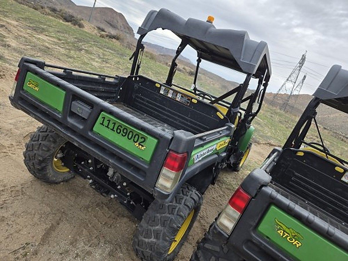 JOHN DEERE XUV855M photo 2
