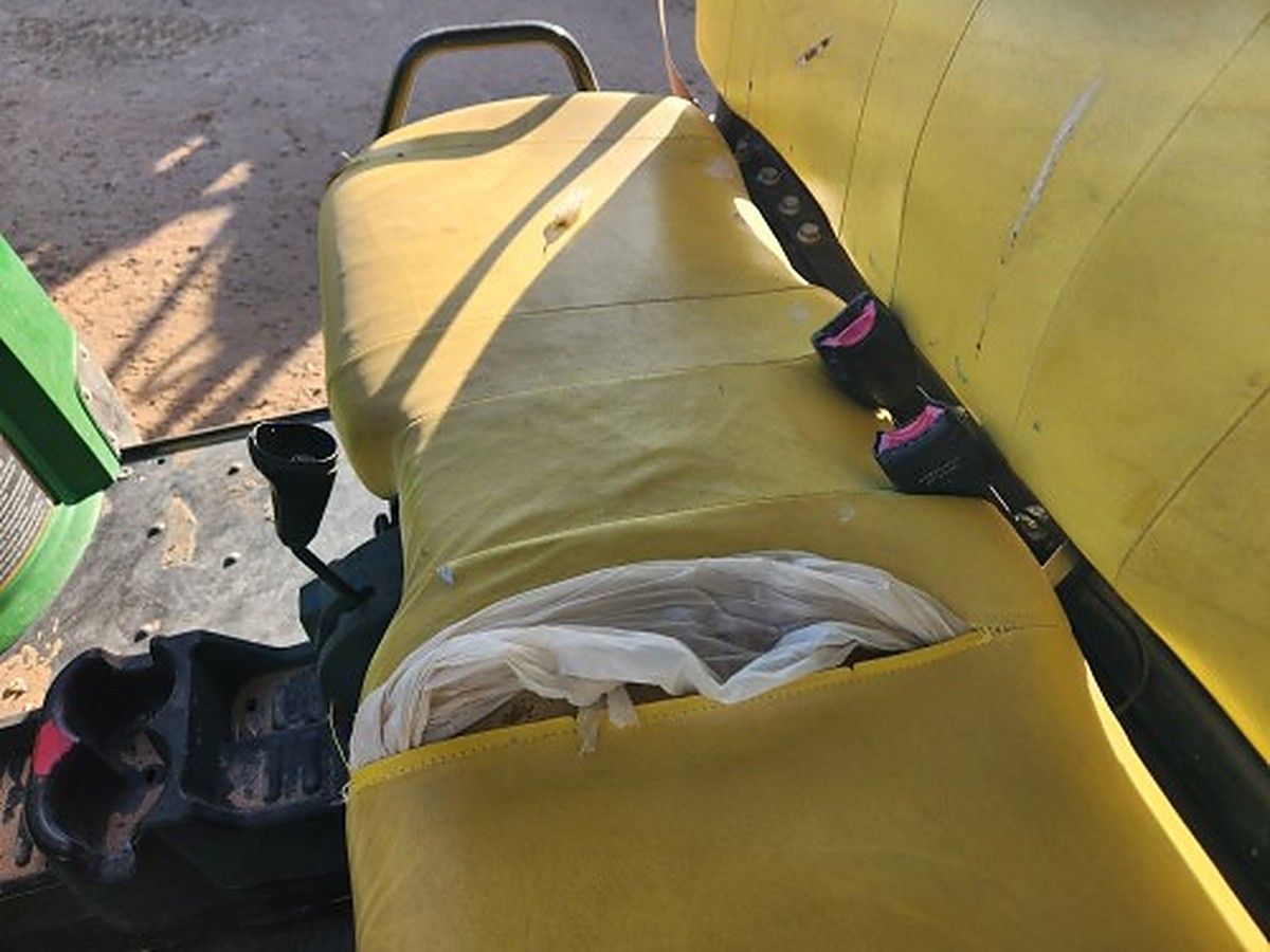 JOHN DEERE XUV855MS4 photo 14