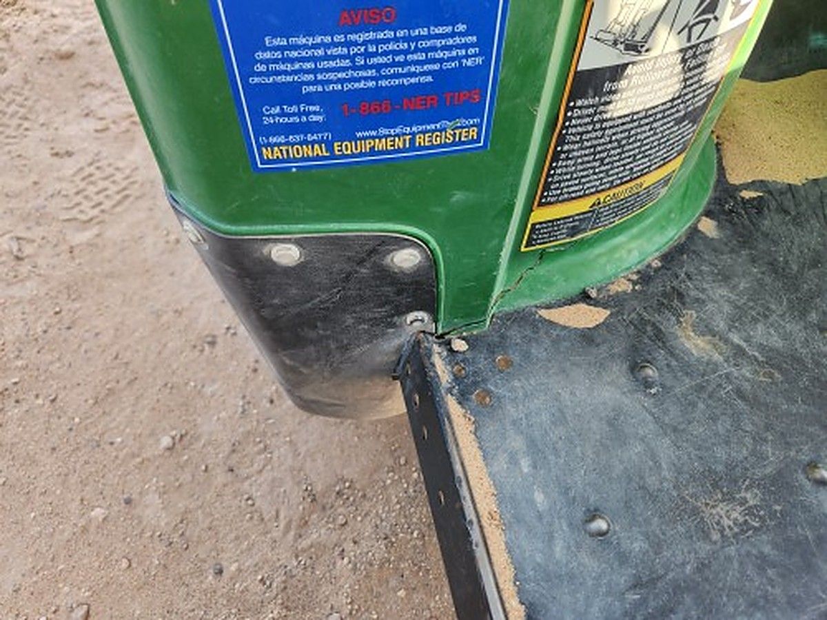 JOHN DEERE XUV855MS4 photo 20