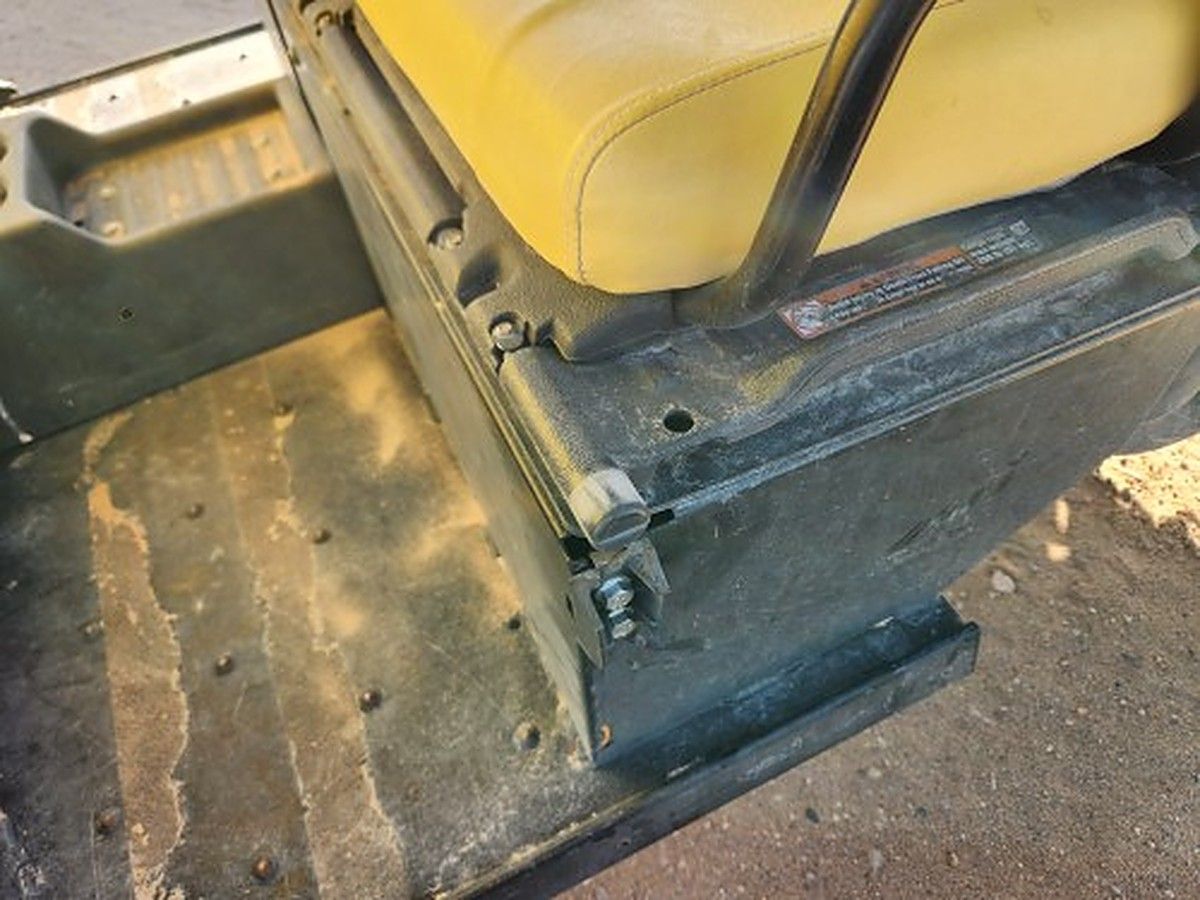 JOHN DEERE XUV855MS4 photo 6
