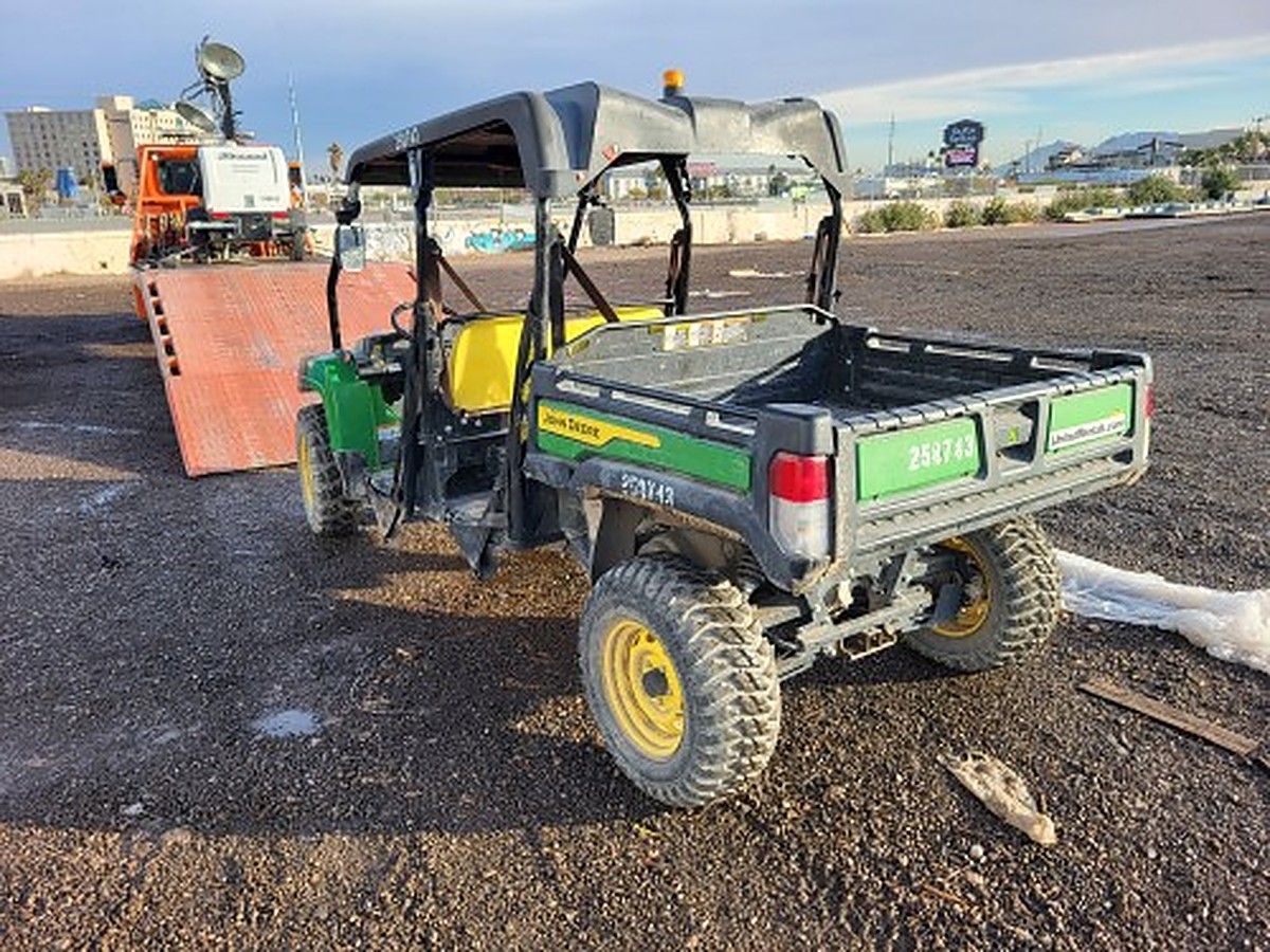 JOHN DEERE XUV855MS4 photo 2