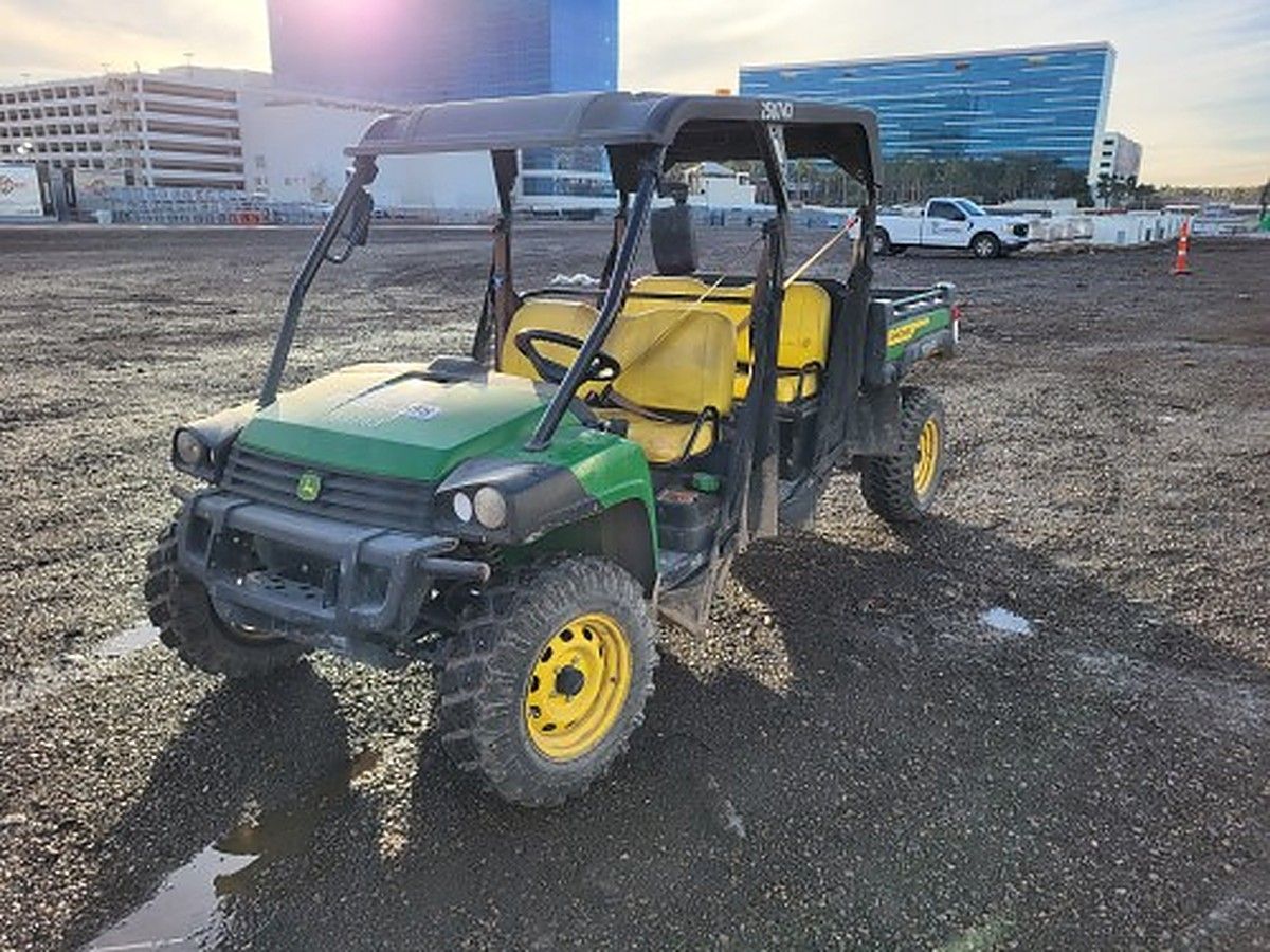 JOHN DEERE XUV855MS4 photo 3