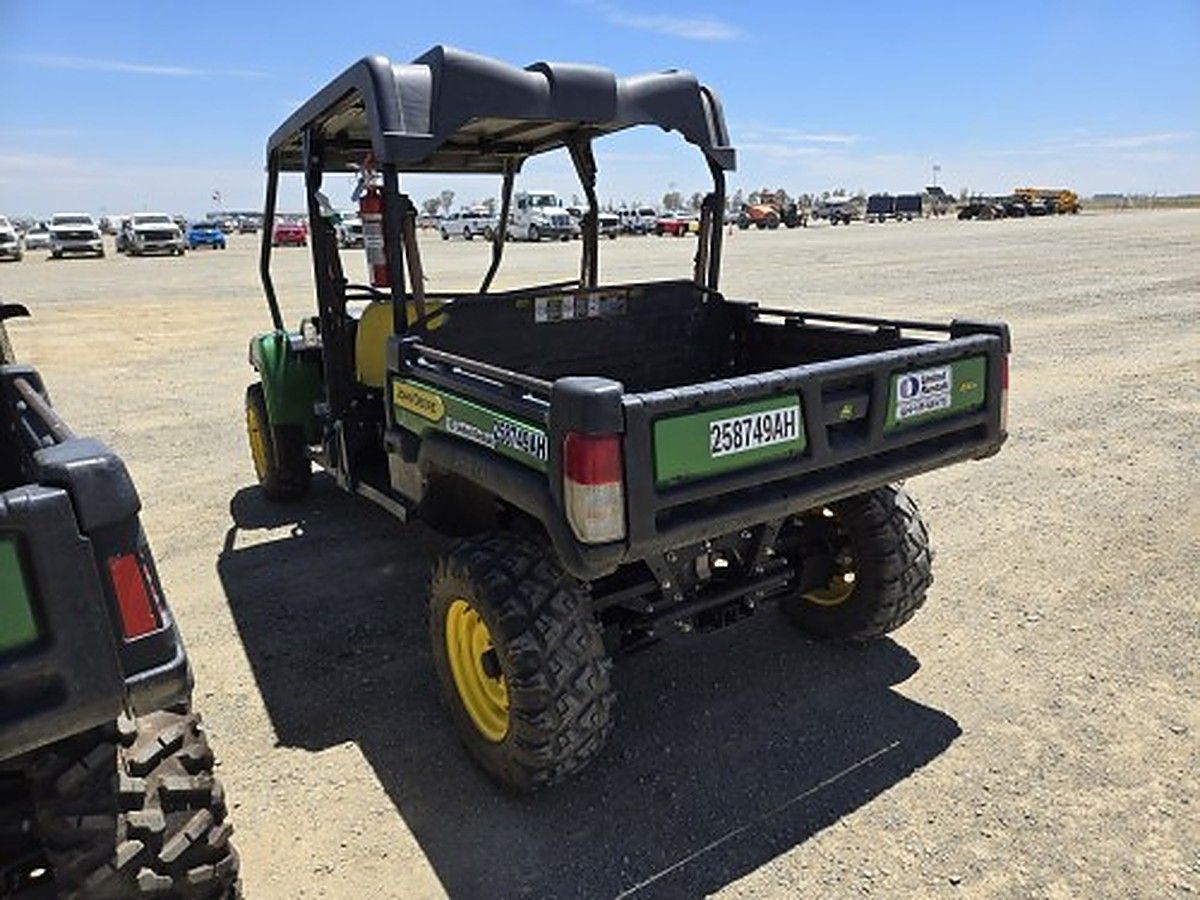 JOHN DEERE XUV855MS4 photo 2