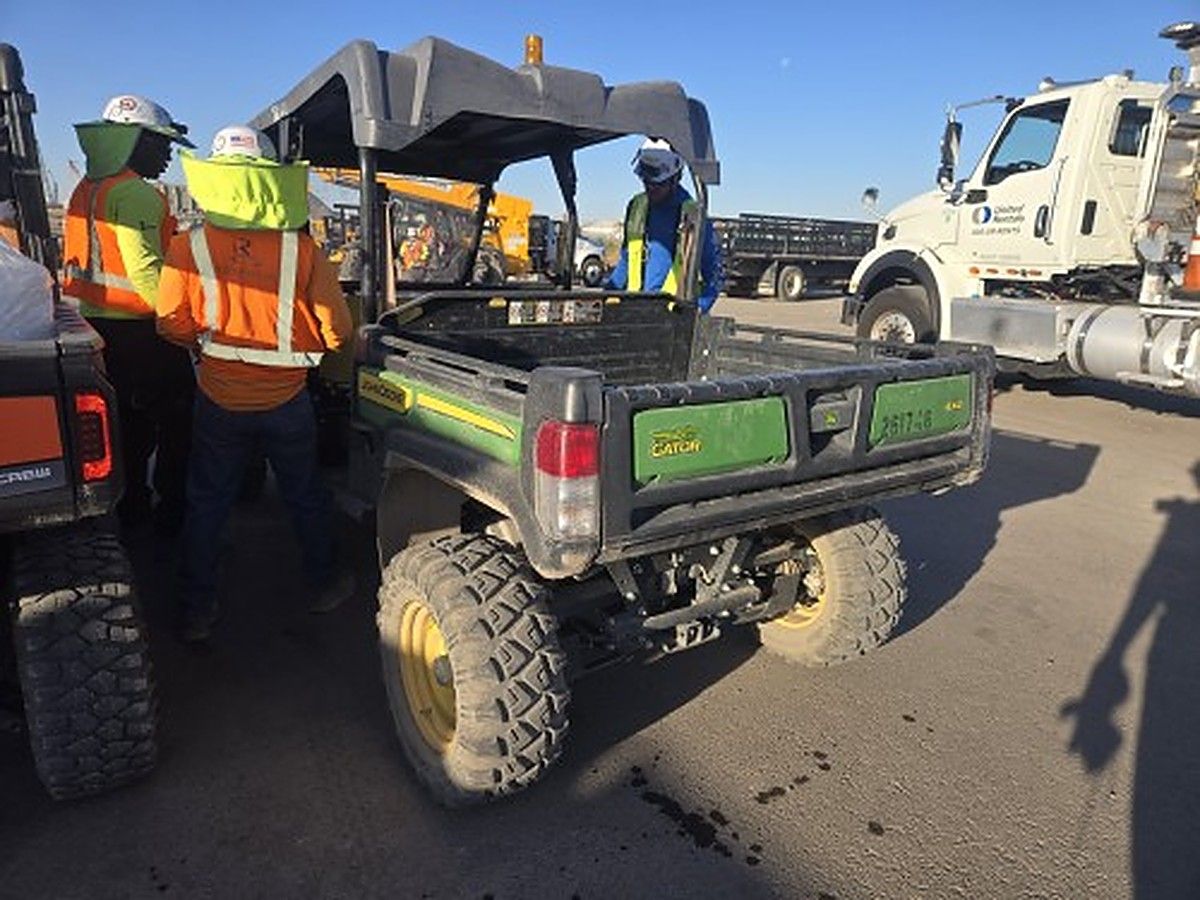 JOHN DEERE XUV855MS4 photo 2