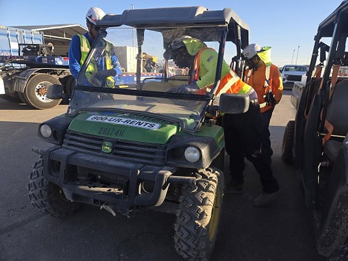 JOHN DEERE XUV855MS4 photo 3