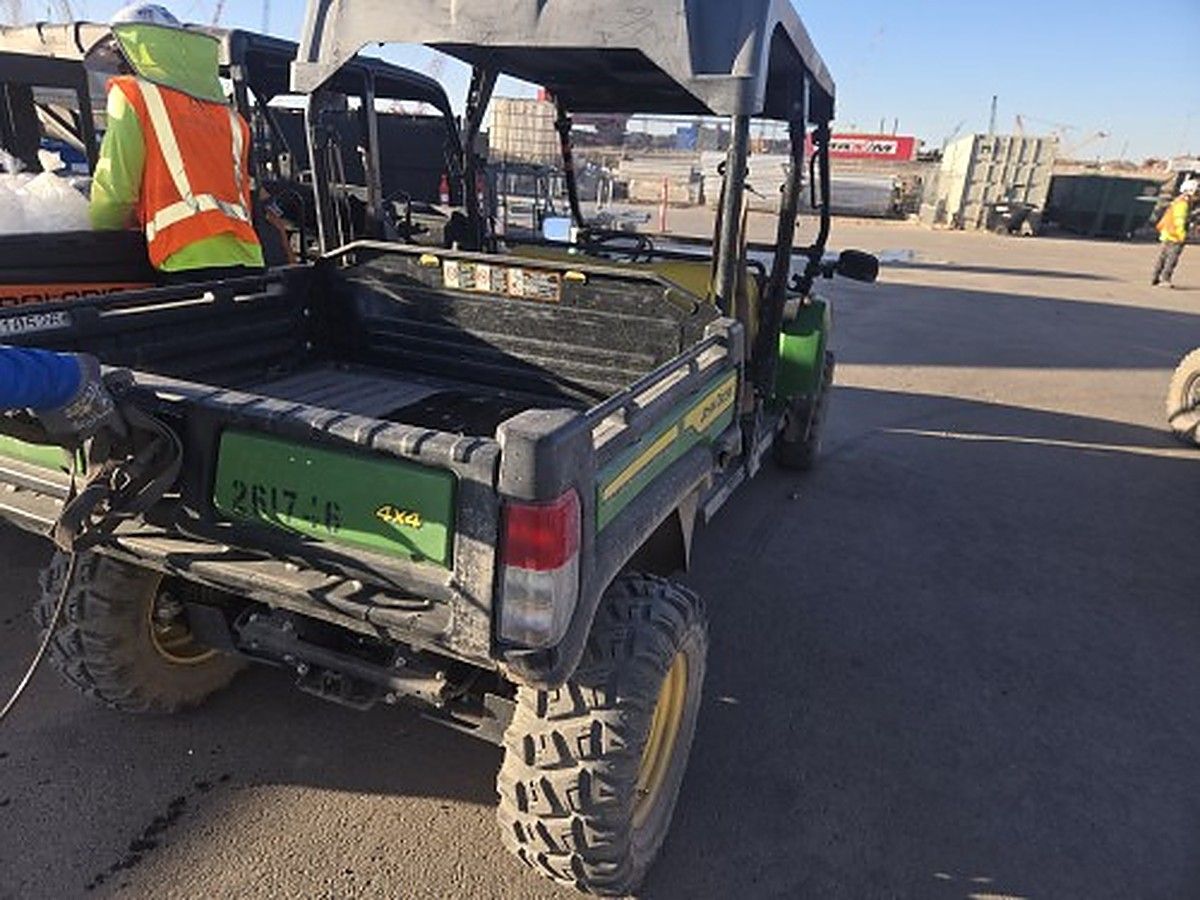 JOHN DEERE XUV855MS4 photo 4