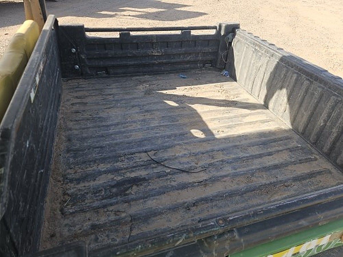 JOHN DEERE XUV855MS4 photo 9