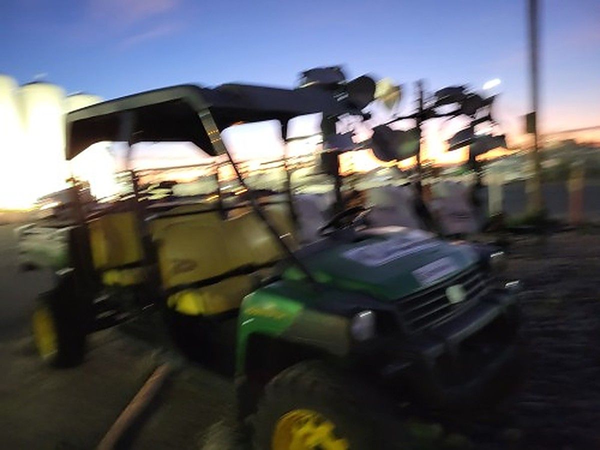 JOHN DEERE XUV855MS4 photo 3