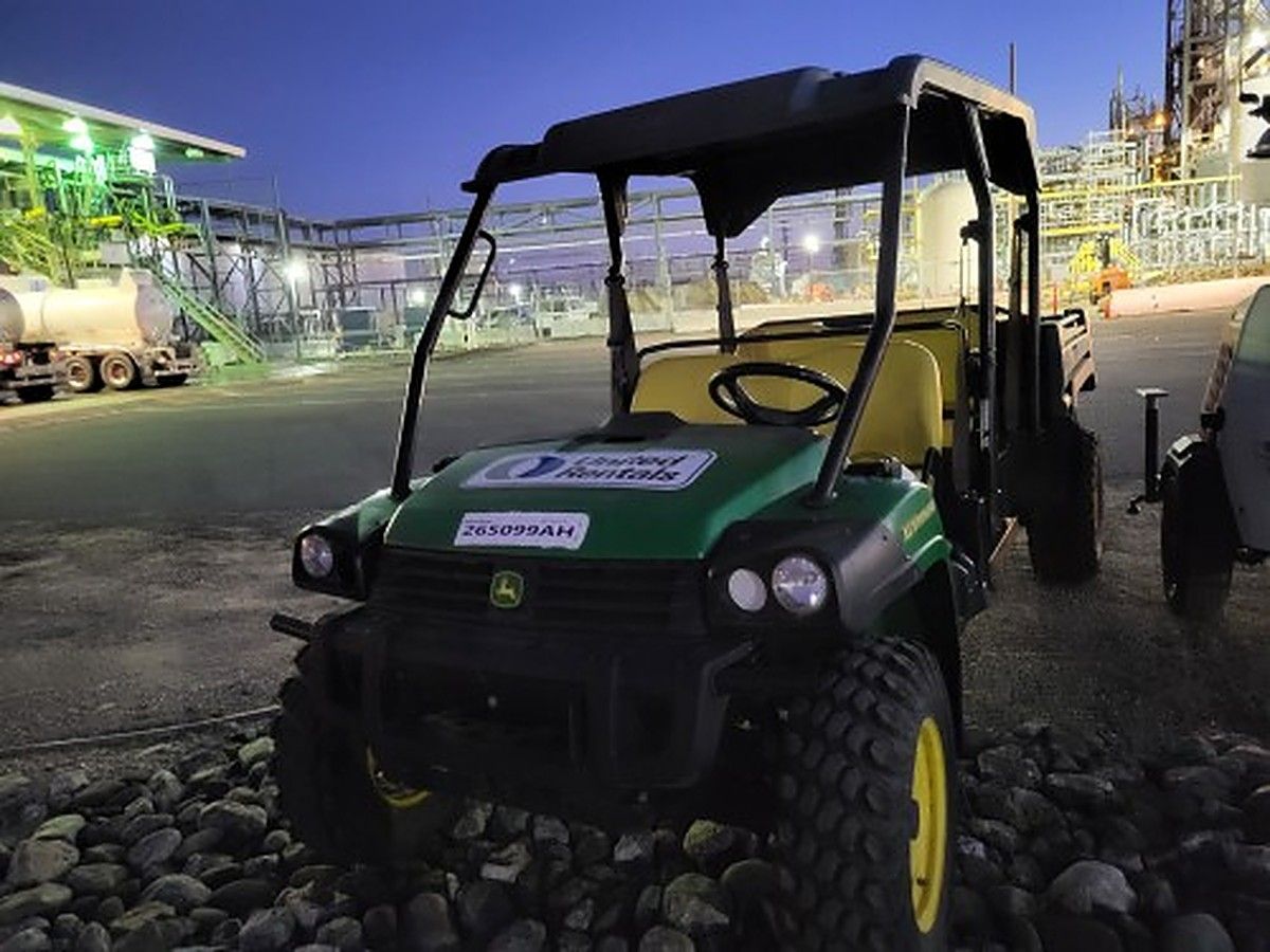 JOHN DEERE XUV855MS4 photo 8