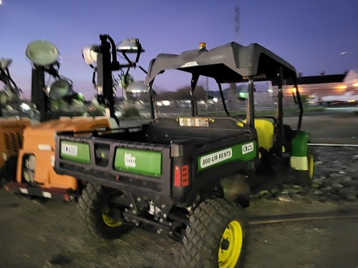 JOHN DEERE XUV855MS4 photo 9