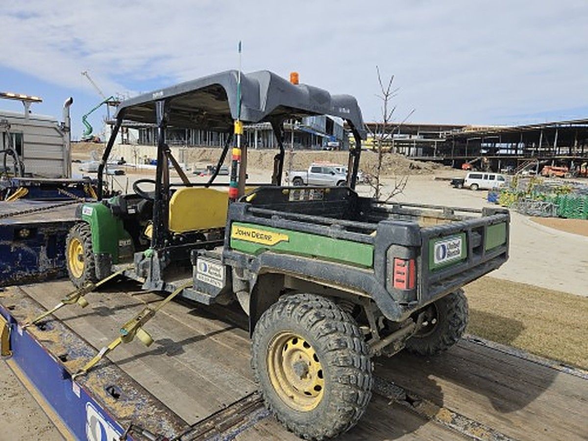 JOHN DEERE XUV855MS4 photo 3