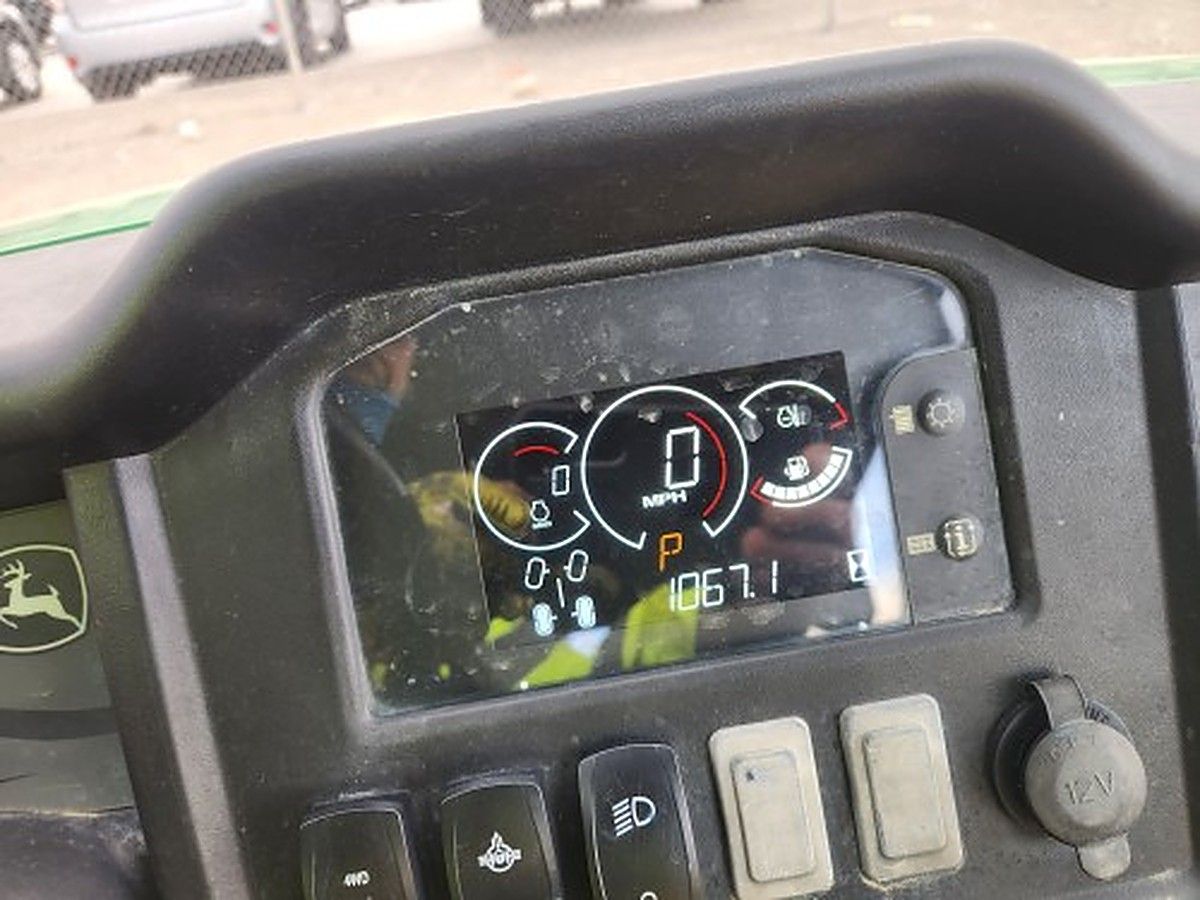 JOHN DEERE XUV855MS4 photo 3