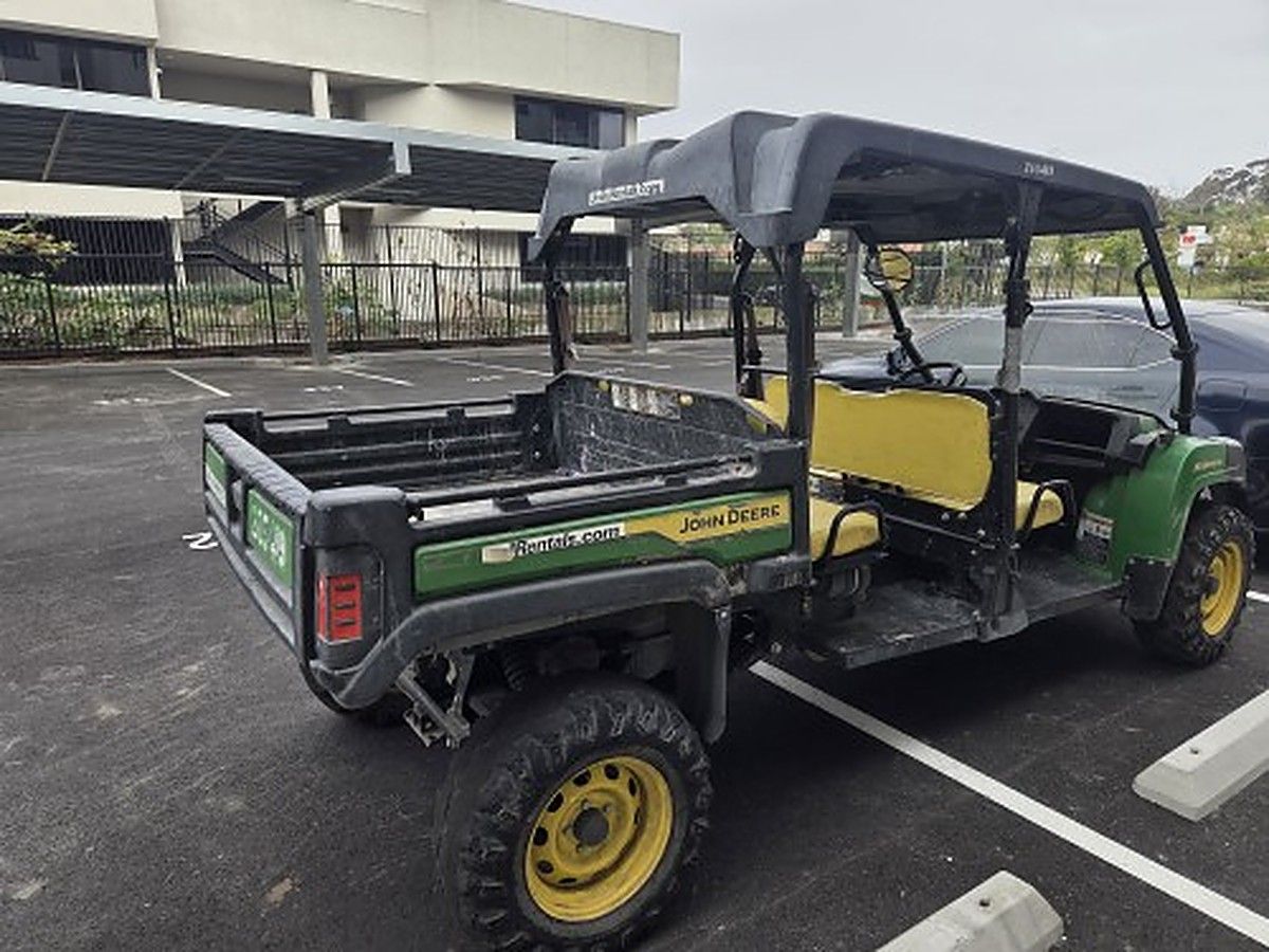 JOHN DEERE XUV855MS4 photo 2