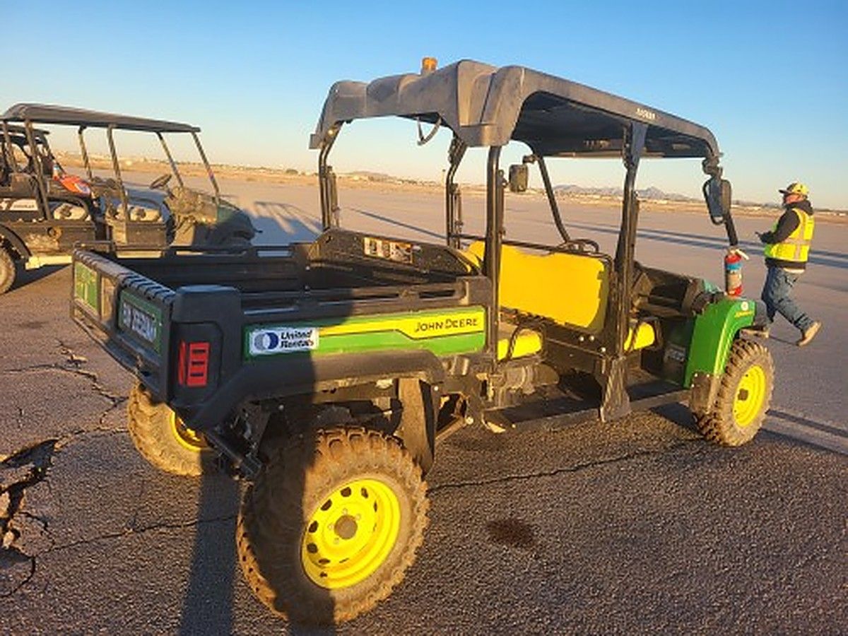 JOHN DEERE XUV855MS4 photo 2