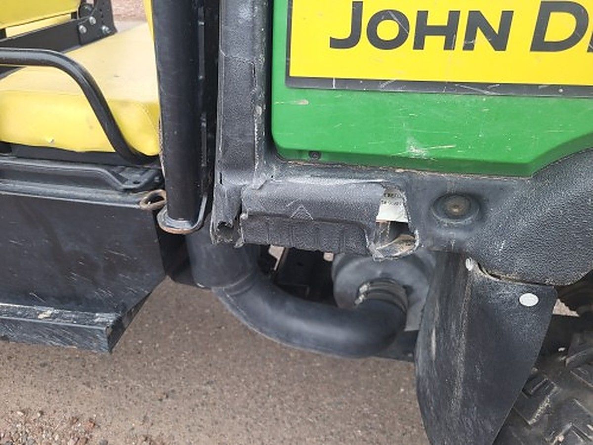 JOHN DEERE XUV855MS4 photo 4