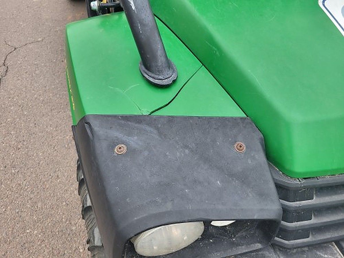 JOHN DEERE XUV855MS4 photo 9