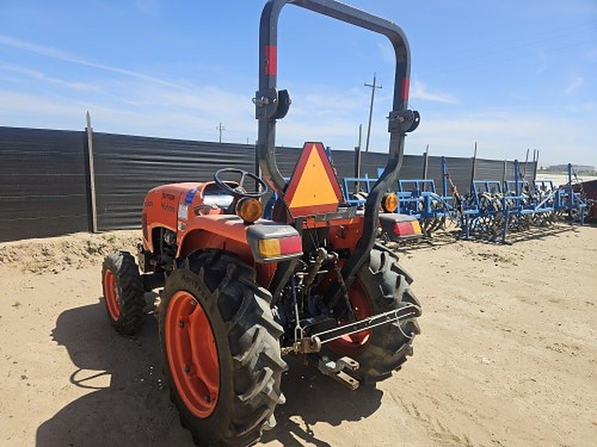 KUBOTA L3301DT photo 3