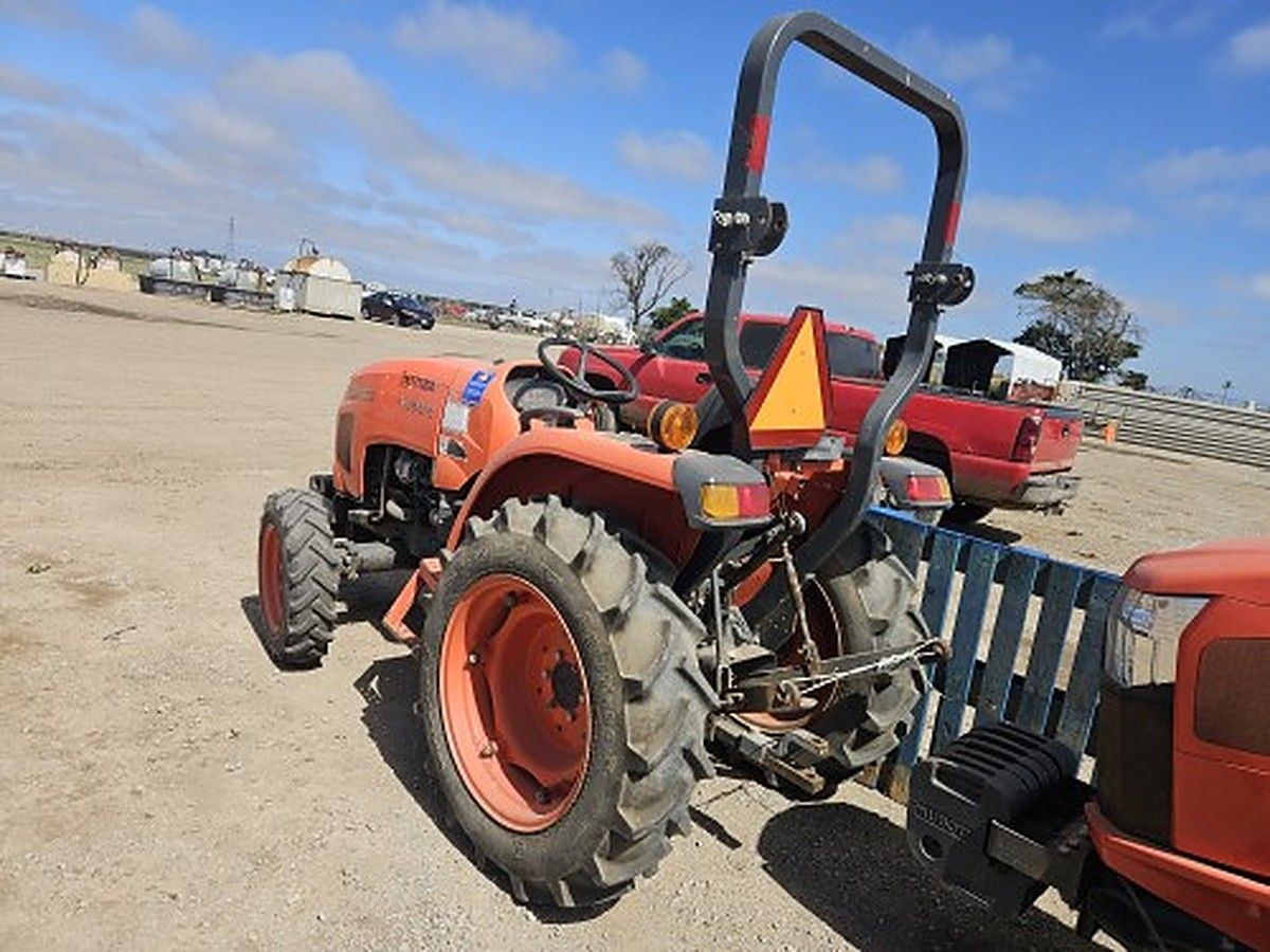 KUBOTA L3301DT photo 7
